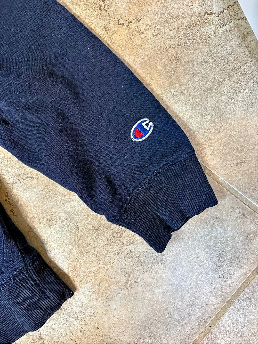 👟Champion Iconic Script Logo Hoodie - Picture 3 of 7